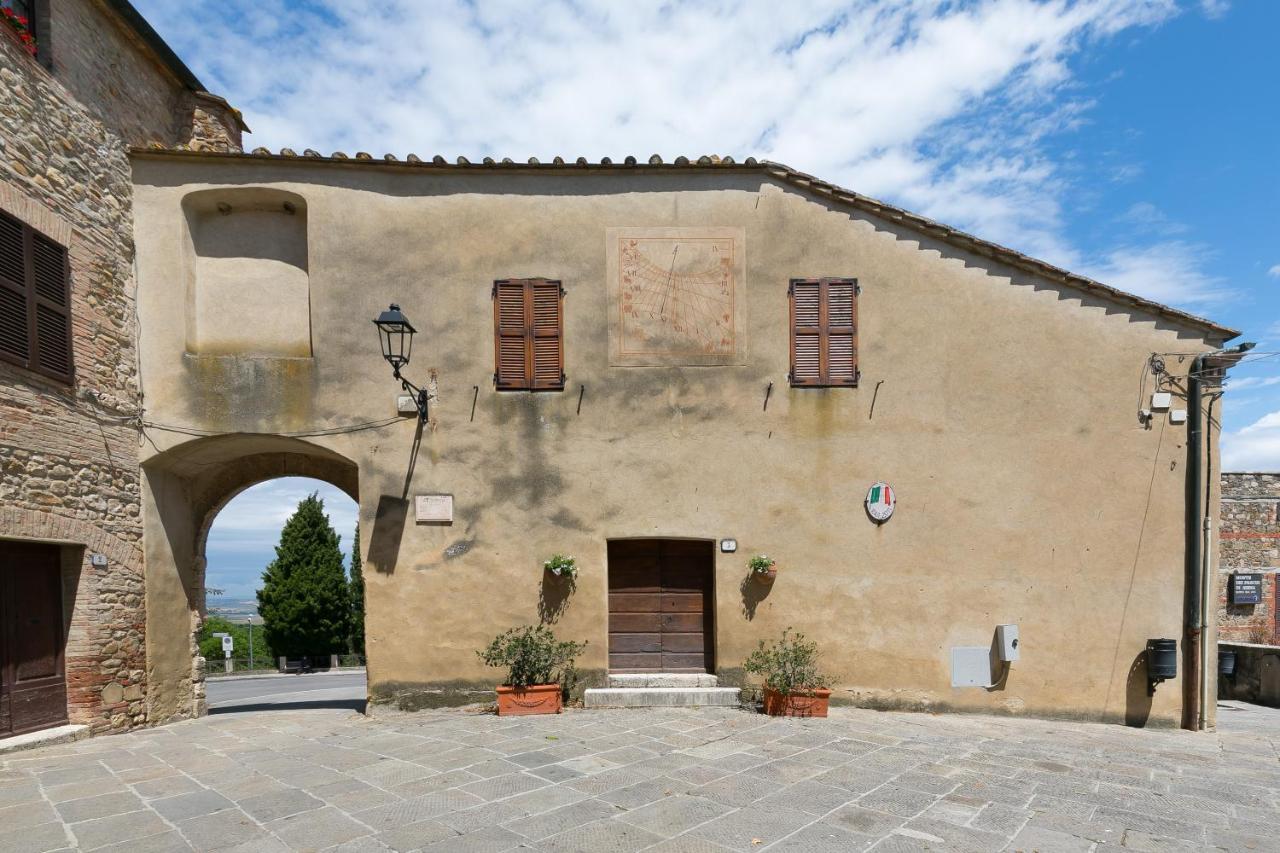 Noi2+2 Vacanze - App. ANDREA Contignano Exterior foto