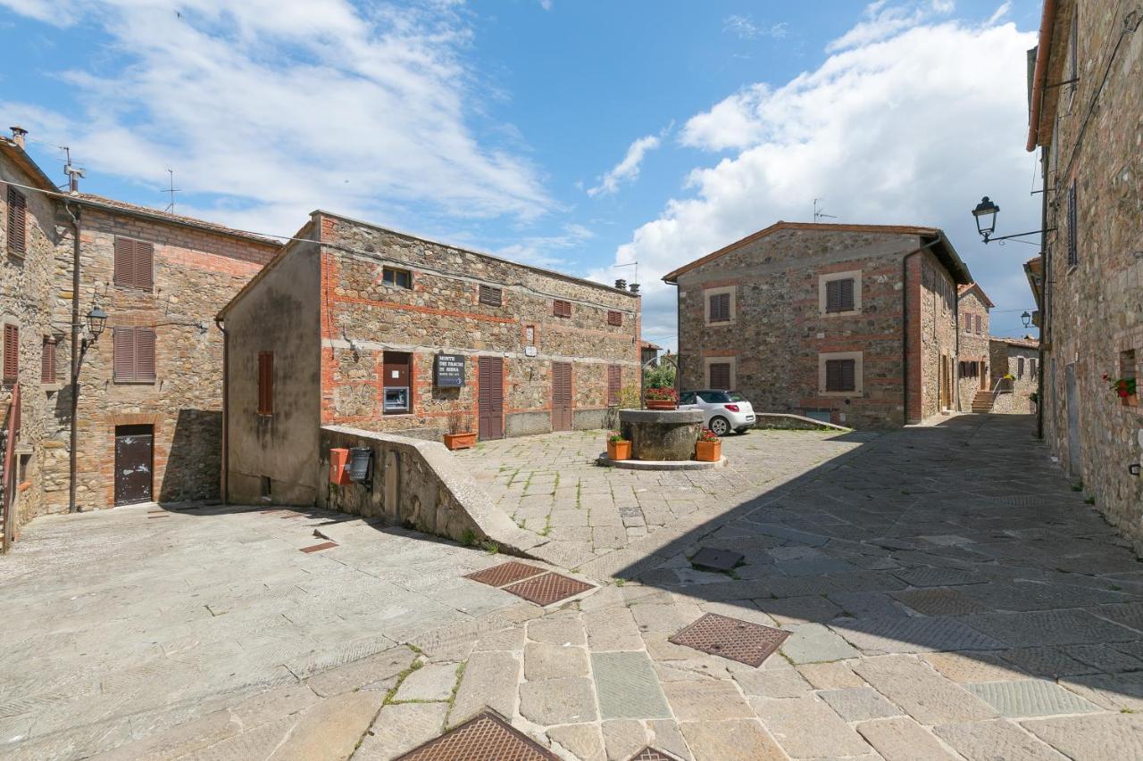 Noi2+2 Vacanze - App. ANDREA Contignano Exterior foto