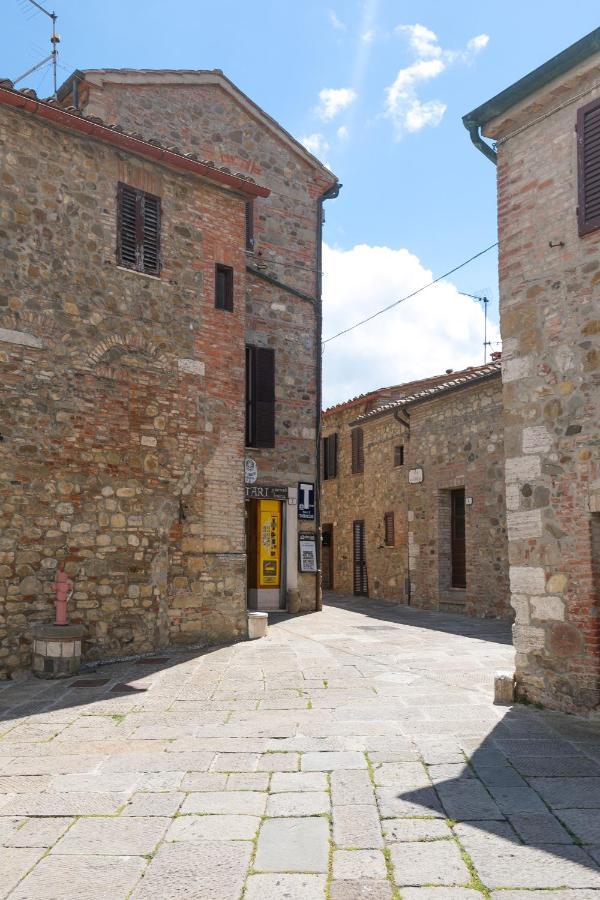 Noi2+2 Vacanze - App. ANDREA Contignano Exterior foto